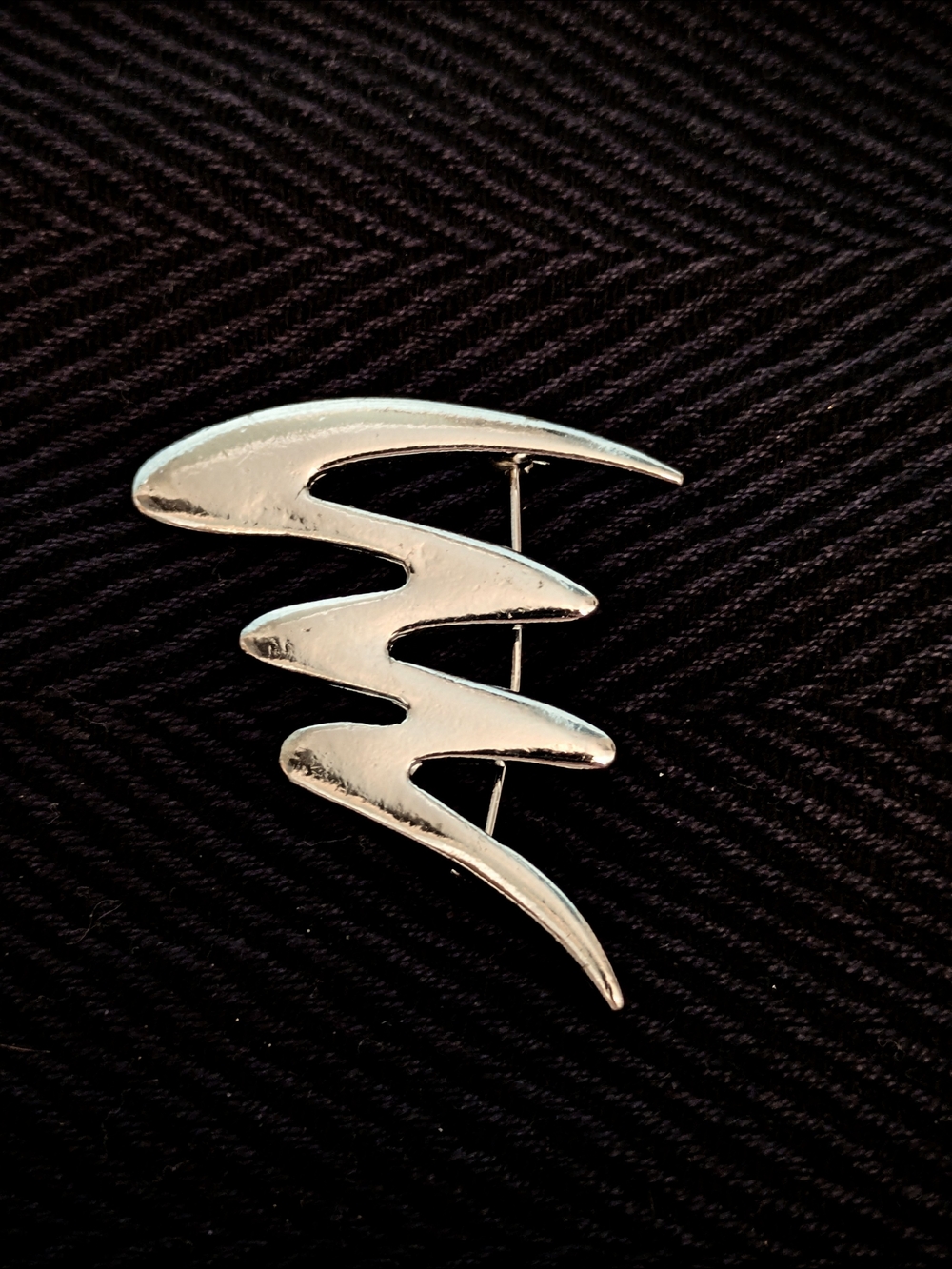 Vintage 1980s Modernist Silver Tone Zig Zag Scribble Brooch Pin
